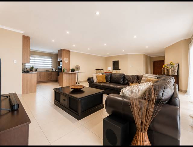 4 BEDROOM HOUSE FOR SALE IN THREE RIVERS EAST